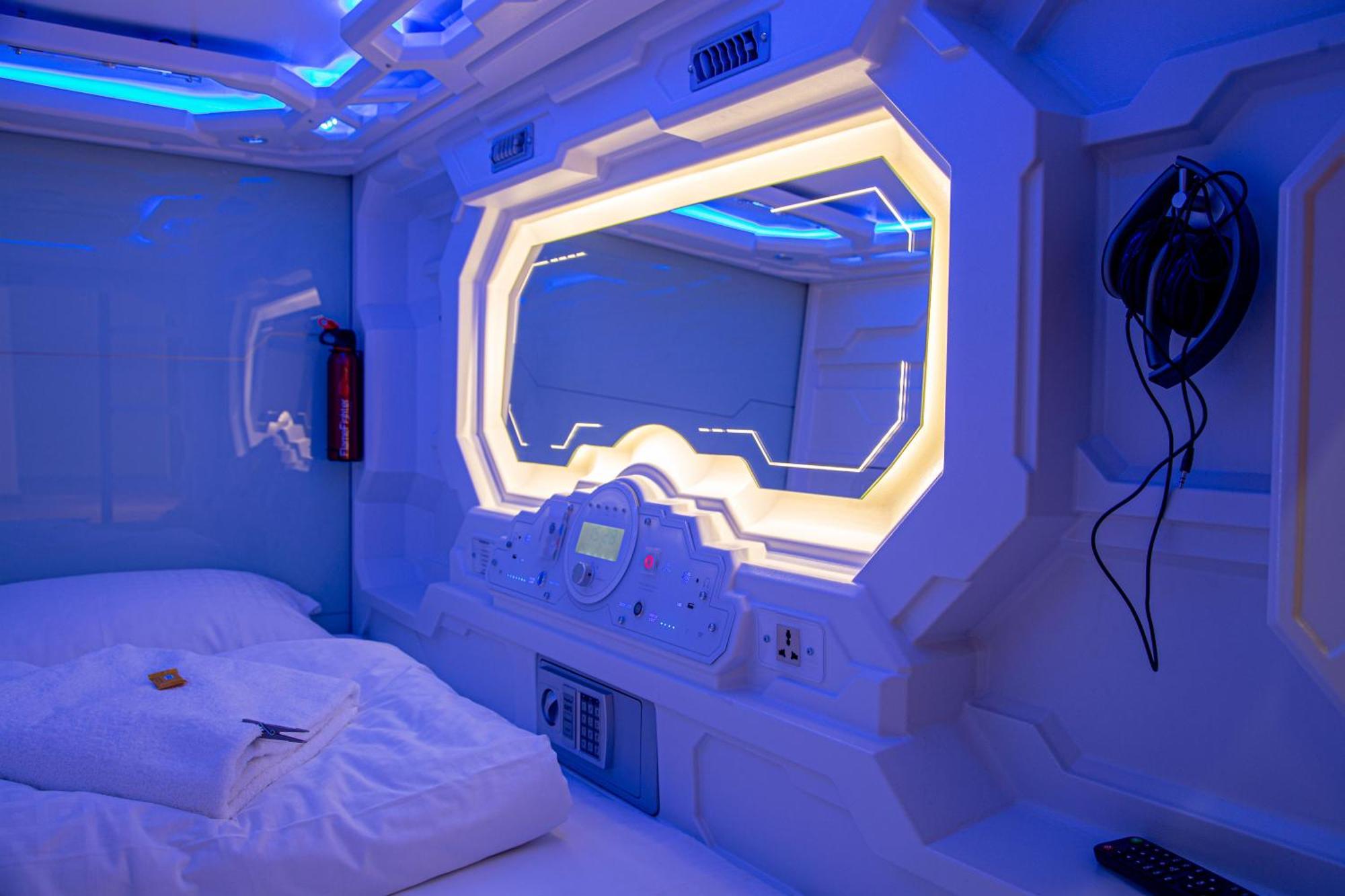 Spacehotel Карлсруэ Экстерьер фото